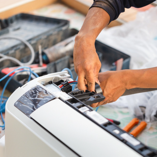 Just-N-Time technician diagnosing an AC system